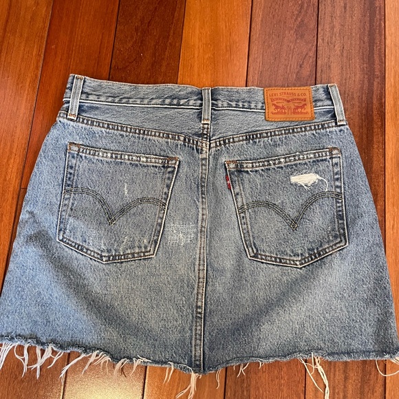 Levi’s Denim Mini Skirt! - Picture 1 of 2